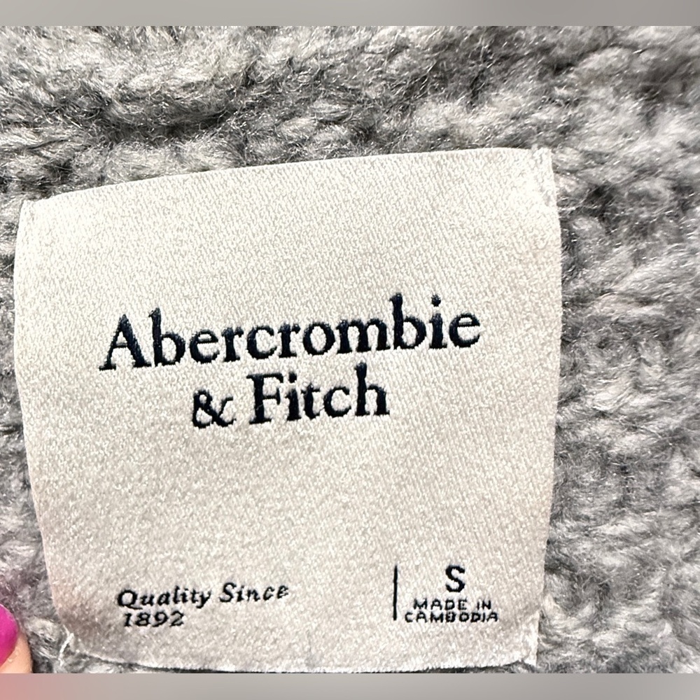 Abercrombie & Finch Cable Knit Sweater - Picture 4 of 4